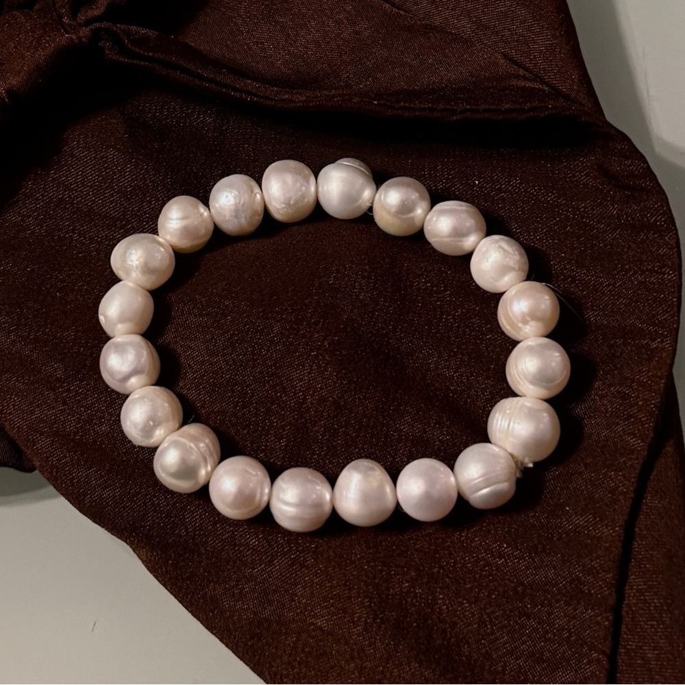 Elegant White Pearl Bracelet
